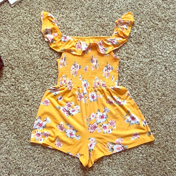 ruffle off the shoulder floral romper - Picture 4 of 6